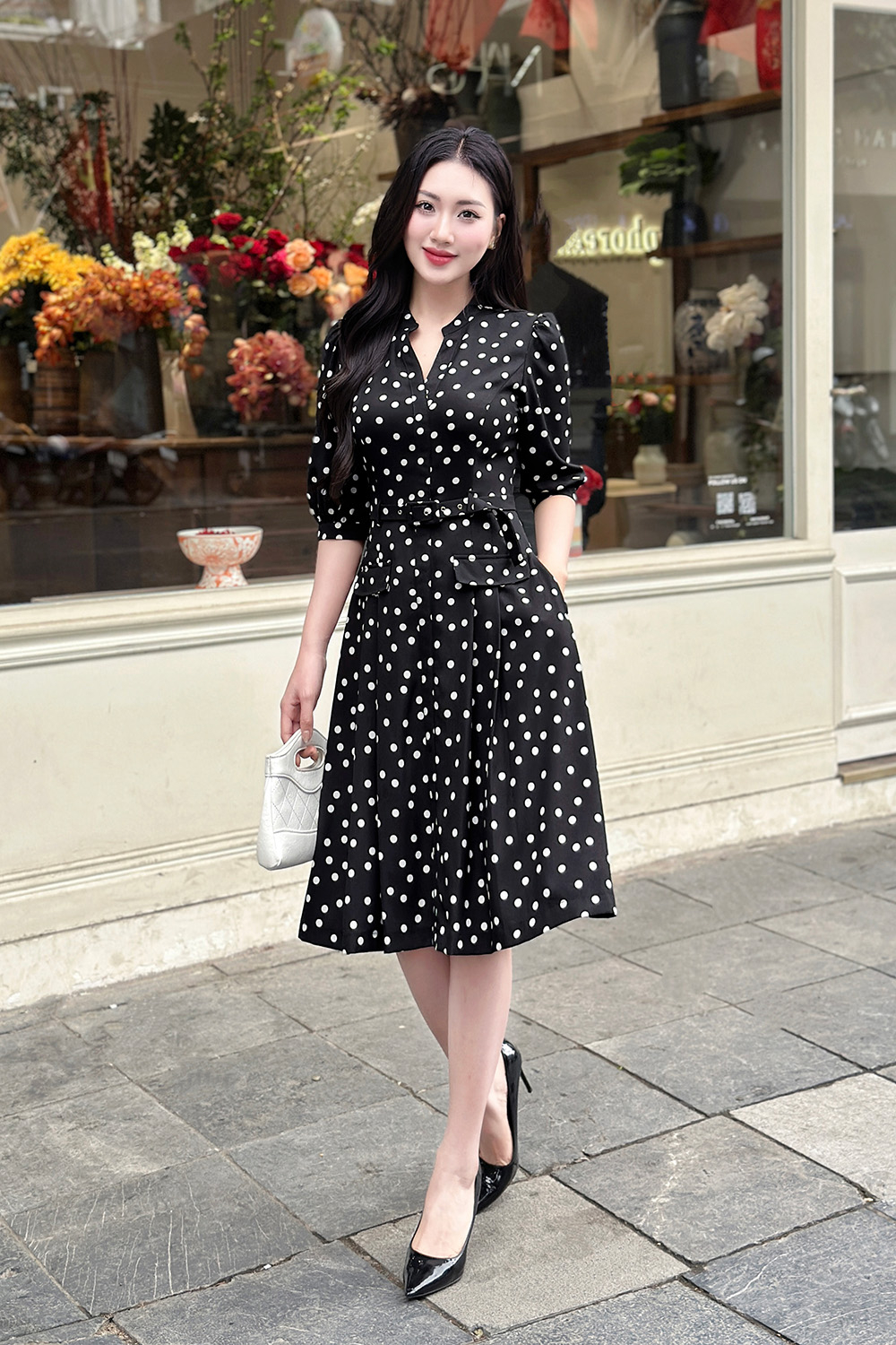 Đầm đen chấm bi trắng dáng xòe xếp ly