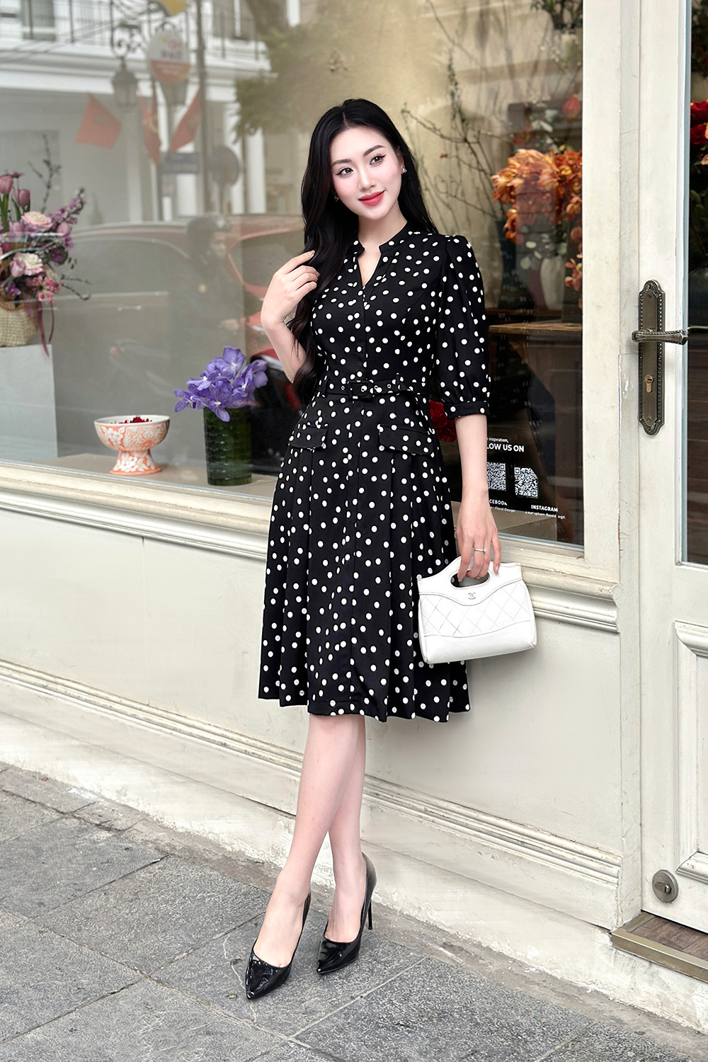 Đầm đen chấm bi trắng dáng xòe xếp ly