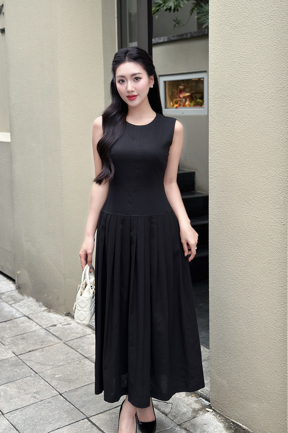 Đầm linen dáng xòe dài xếp ly màu đen