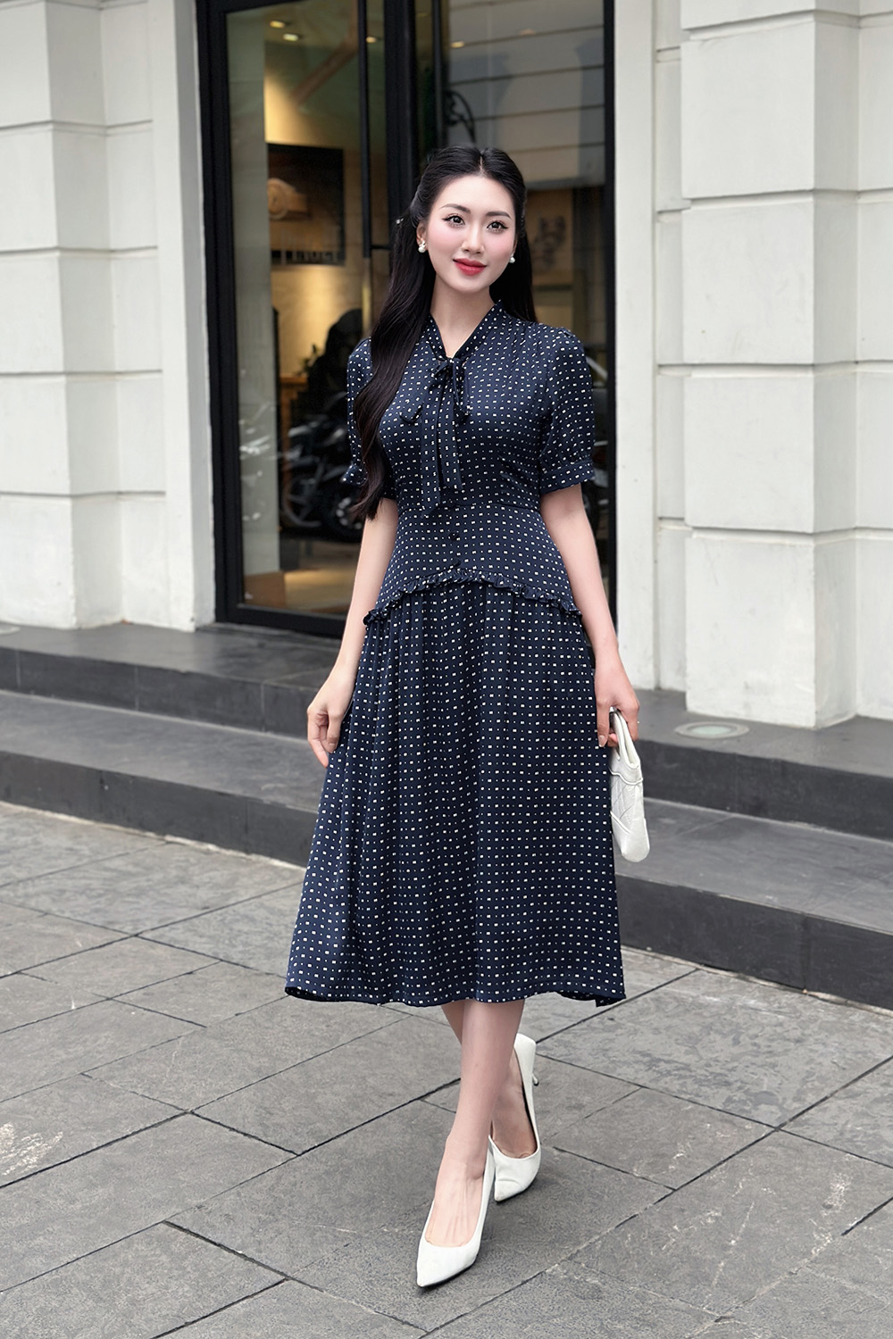 Đầm xòe họa tiết nhấn eo cổ thắt nơ