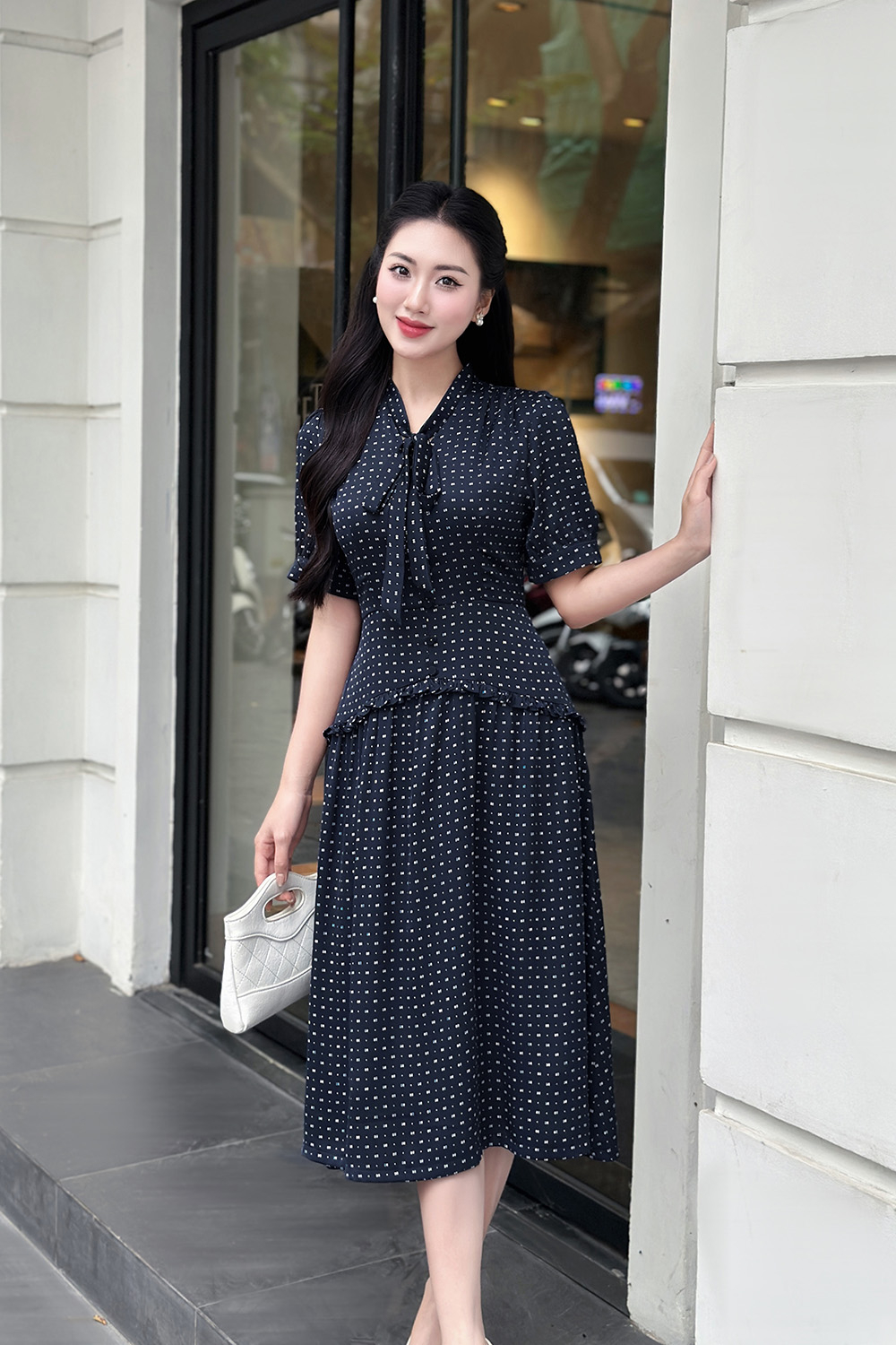 Đầm xòe họa tiết nhấn eo cổ thắt nơ