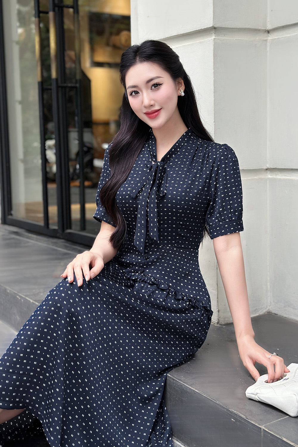 Đầm xòe họa tiết nhấn eo cổ thắt nơ