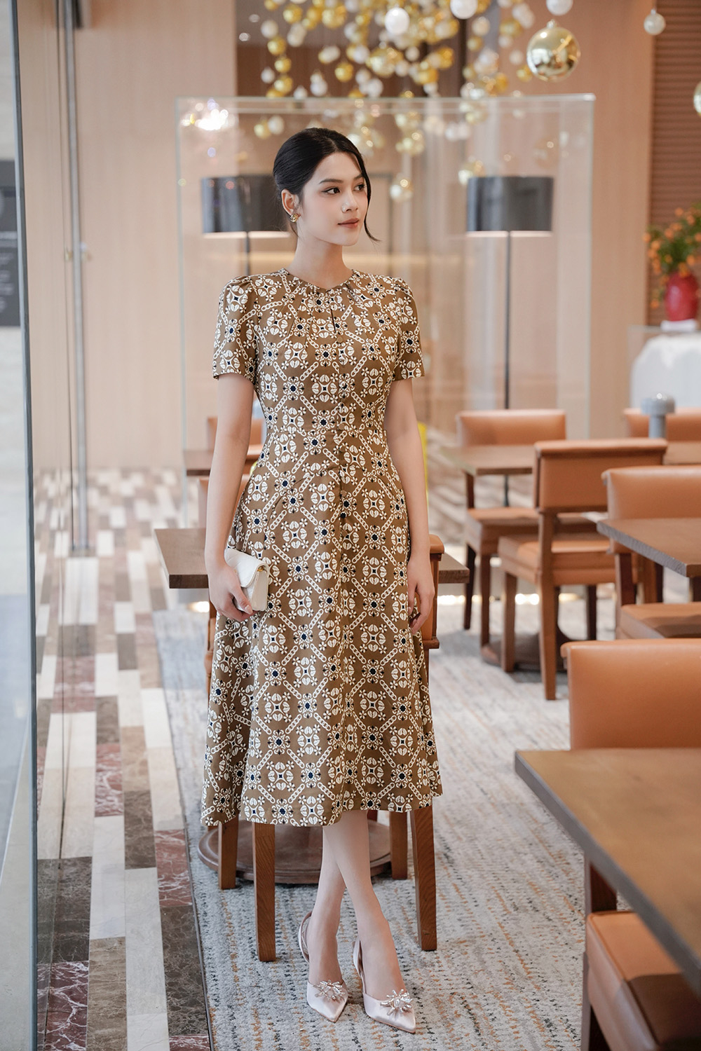 Đầm họa tiết dáng chữ A cổ tròn xếp ly