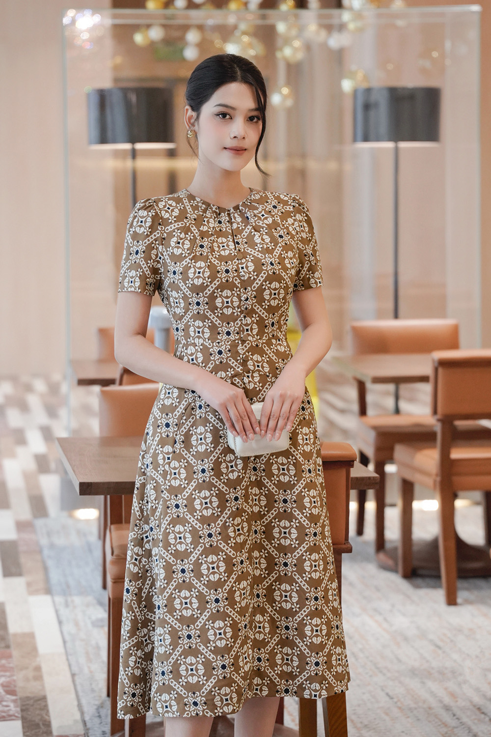 Đầm họa tiết dáng chữ A cổ tròn xếp ly