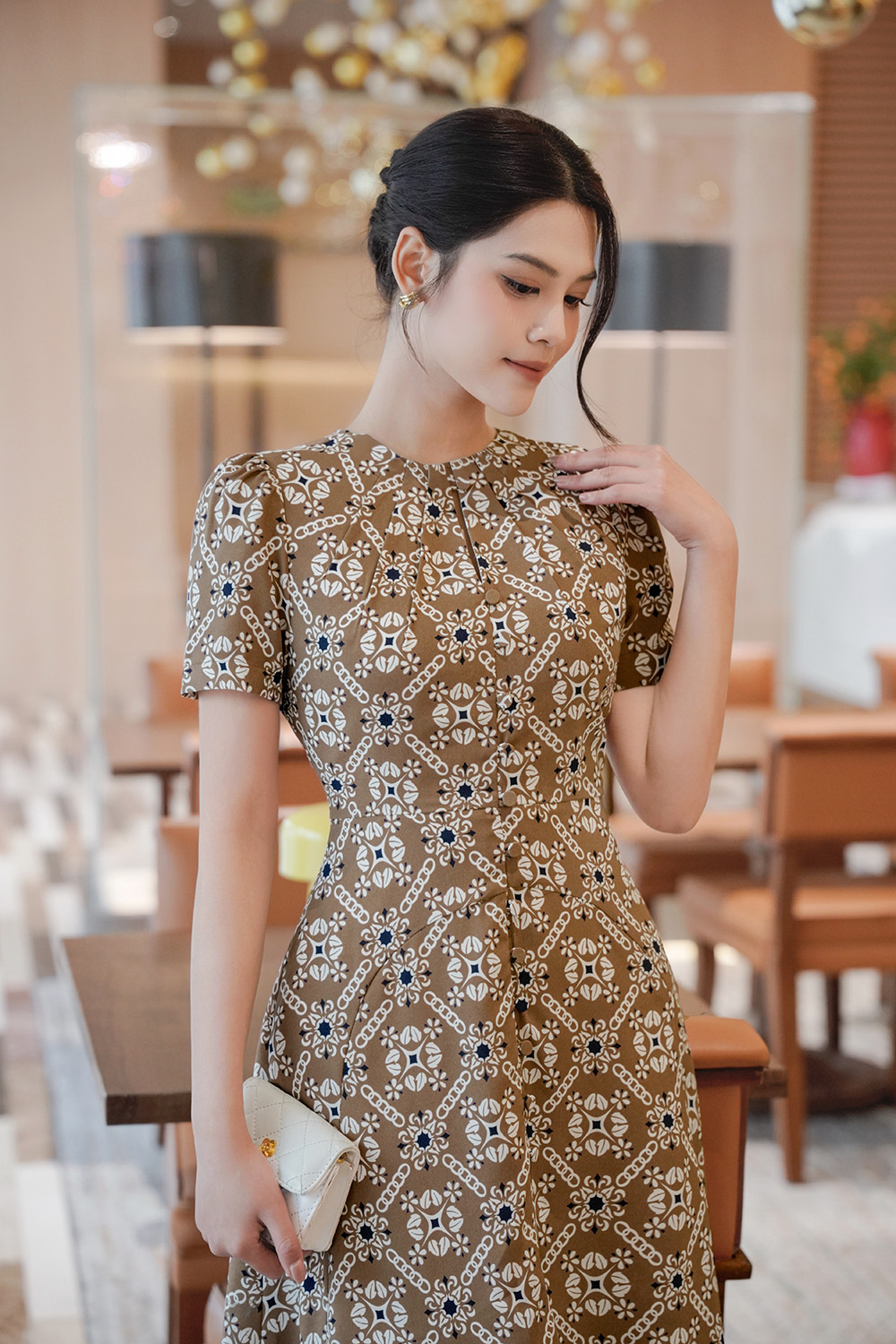 Đầm họa tiết dáng chữ A cổ tròn xếp ly