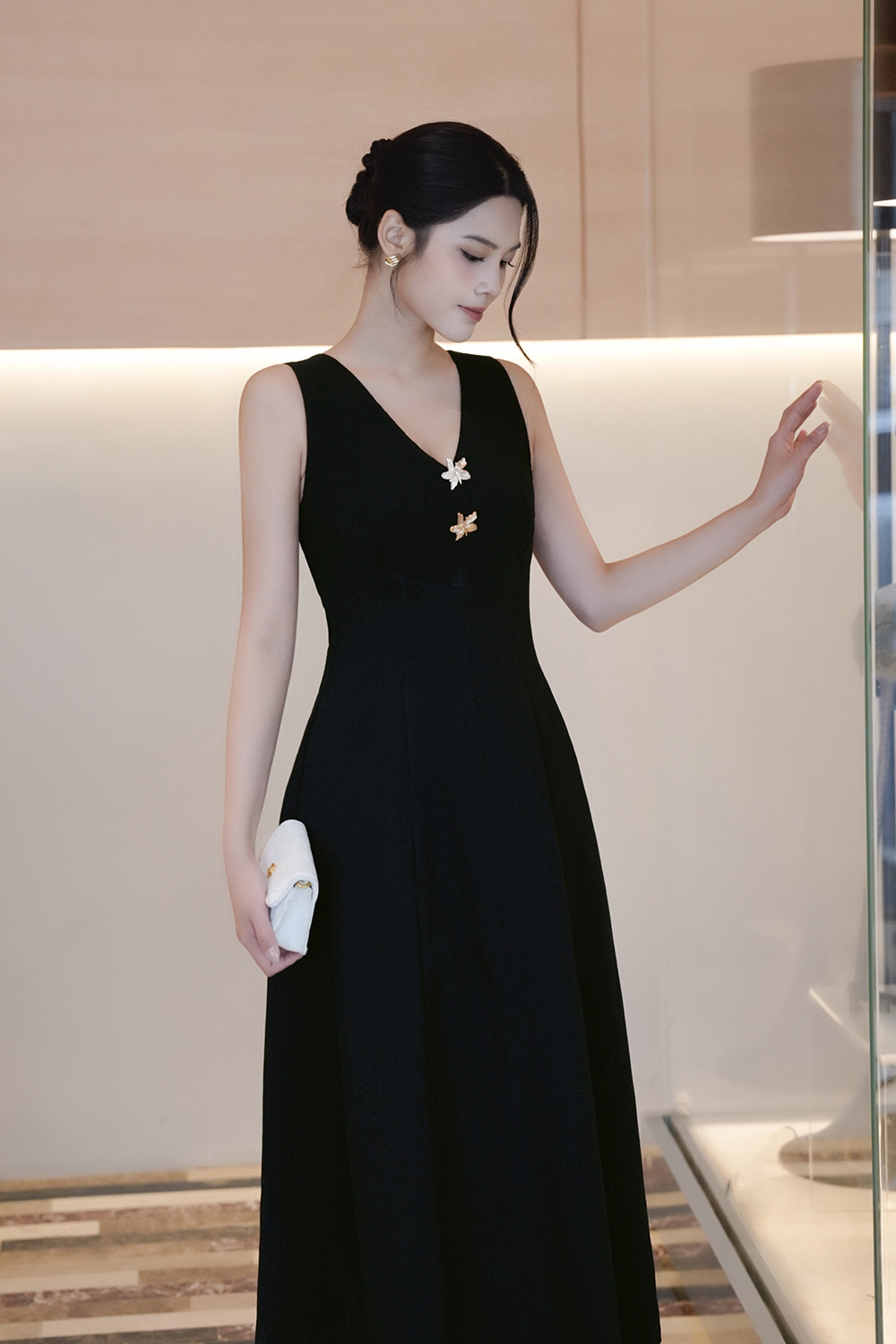 Đầm đen dự tiệc dáng xòe dài sát nách