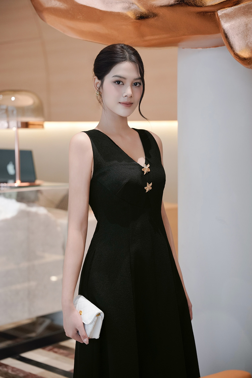 Đầm đen dự tiệc dáng xòe dài sát nách