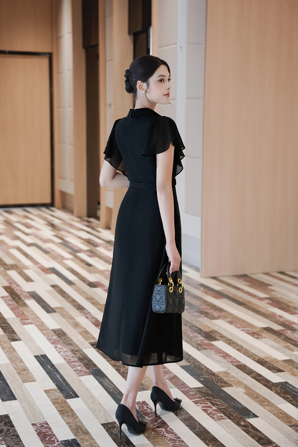 Đầm đen voan xòe dáng dài phối đai eo