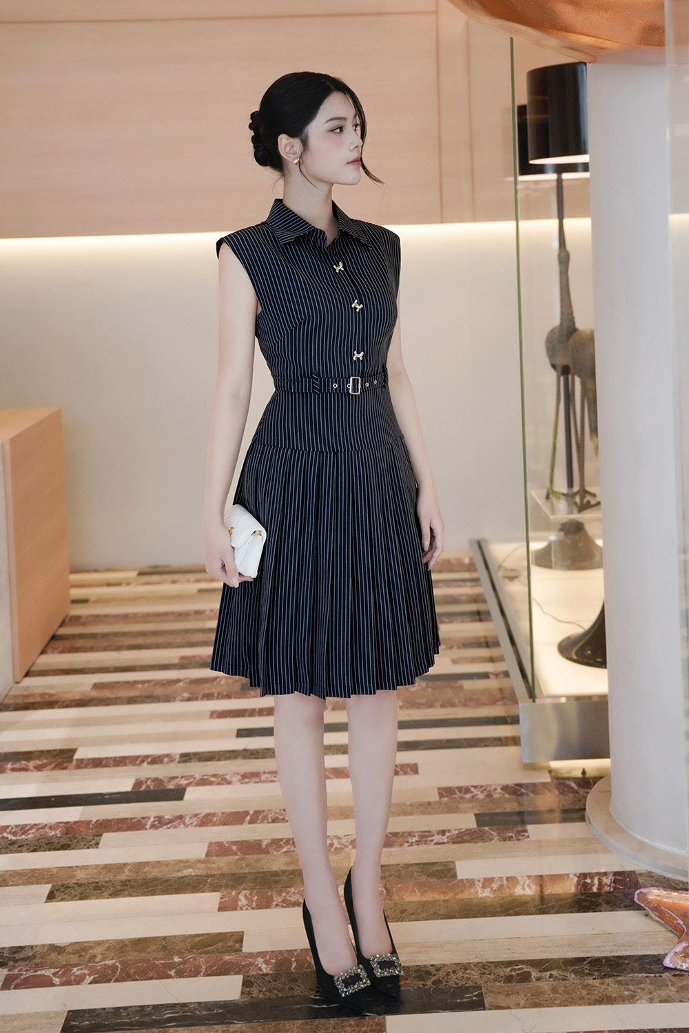 Đầm xếp ly kẻ sọc kèm thắt lưng