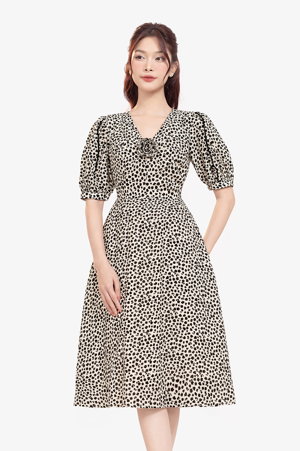 Đầm xòe chữ A hoa nhí cổ V đính hoa