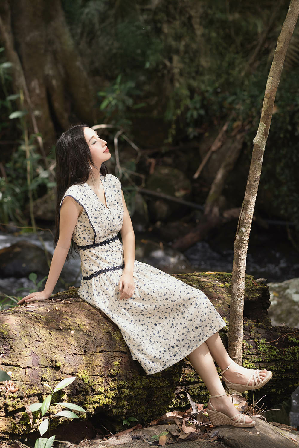 Đầm hoa nhí dáng xòe phối đăng ten