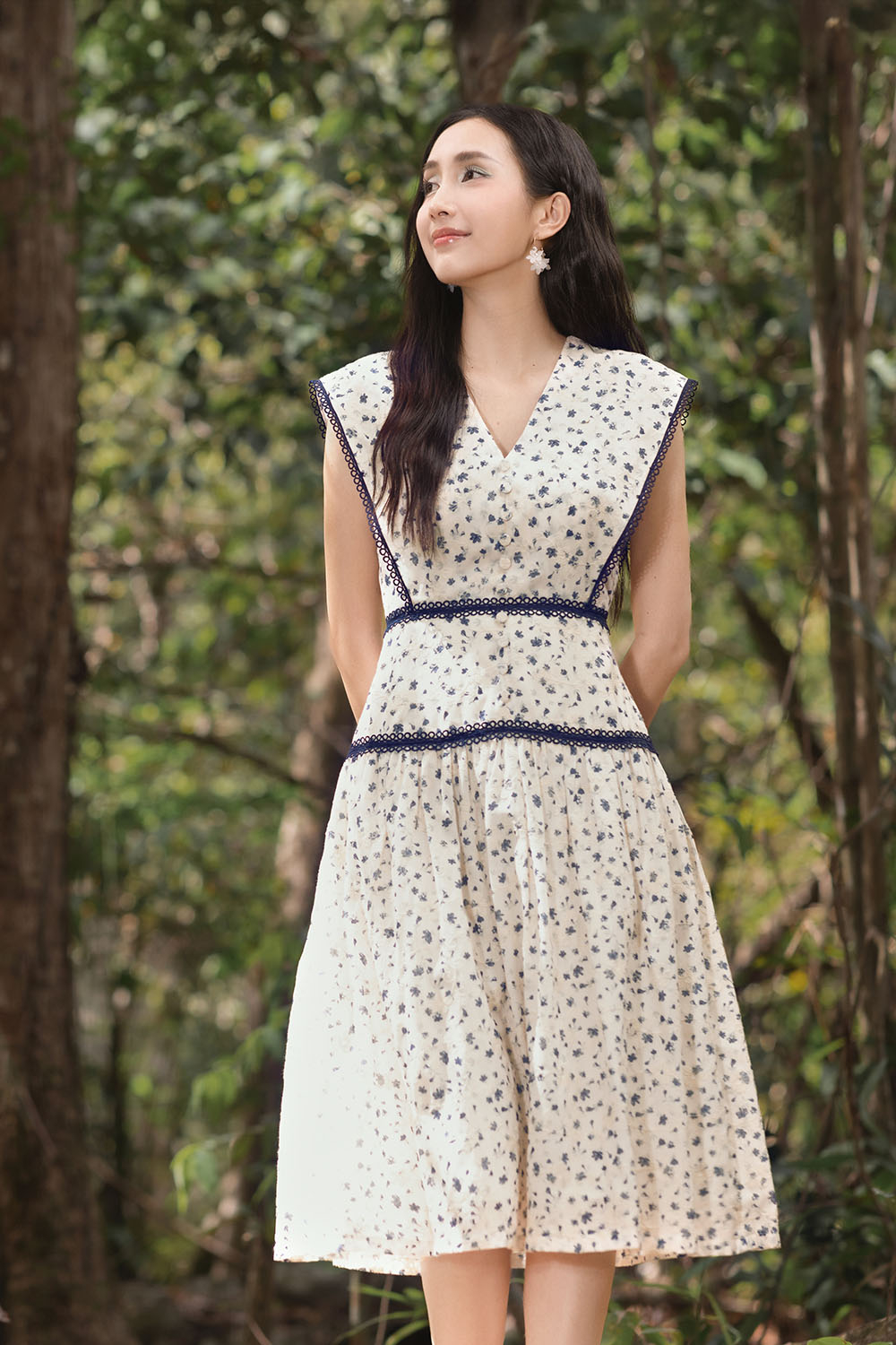 Đầm hoa nhí dáng xòe phối đăng ten