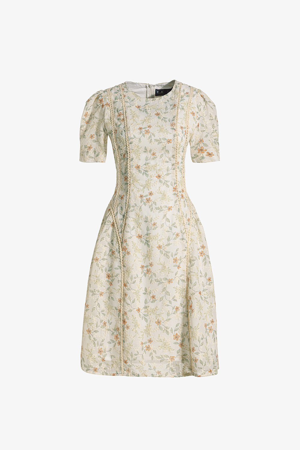 Đầm hoa thêu màu kem dáng chữ A