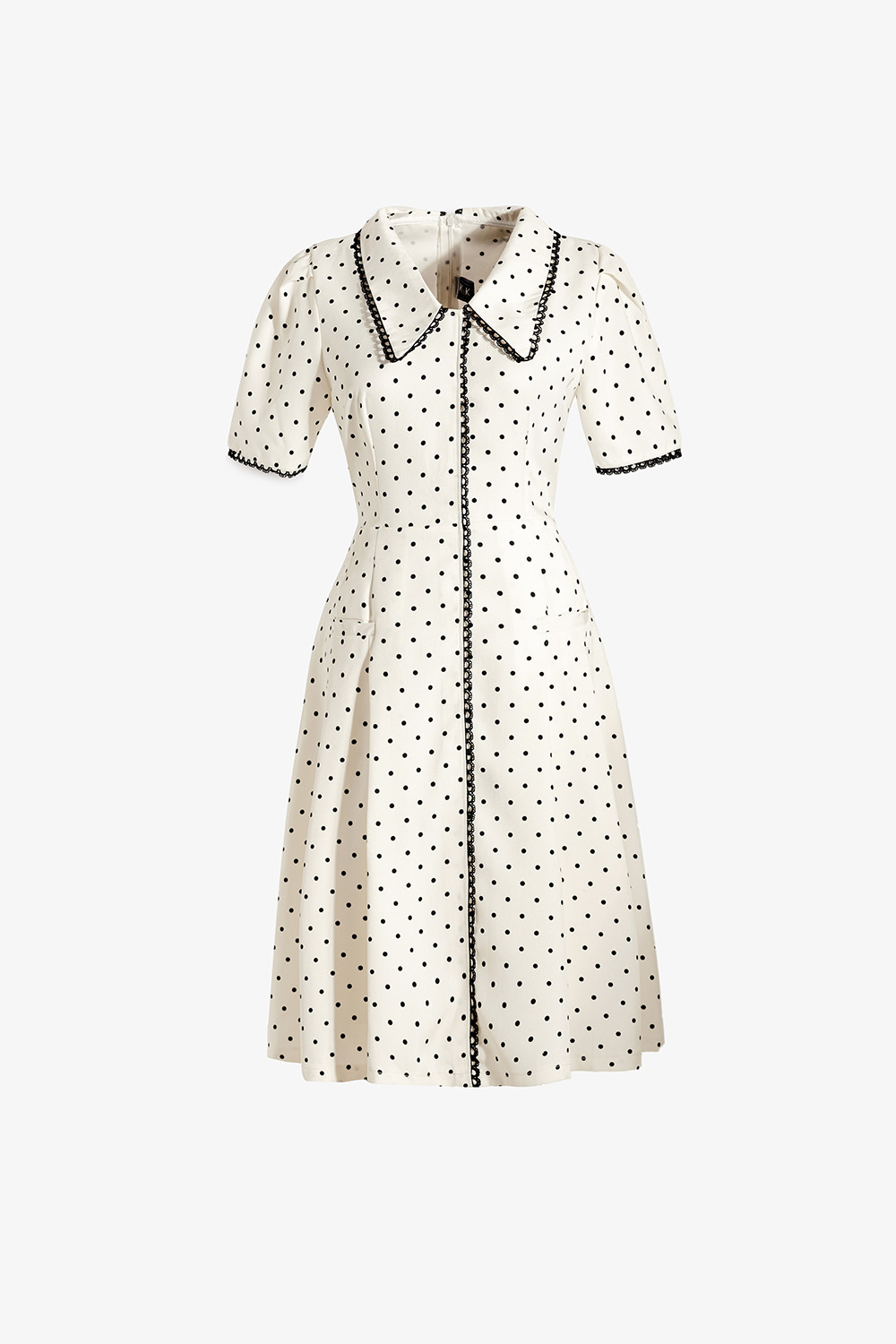 Đầm chữ A màu trắng họa tiết chấm bi