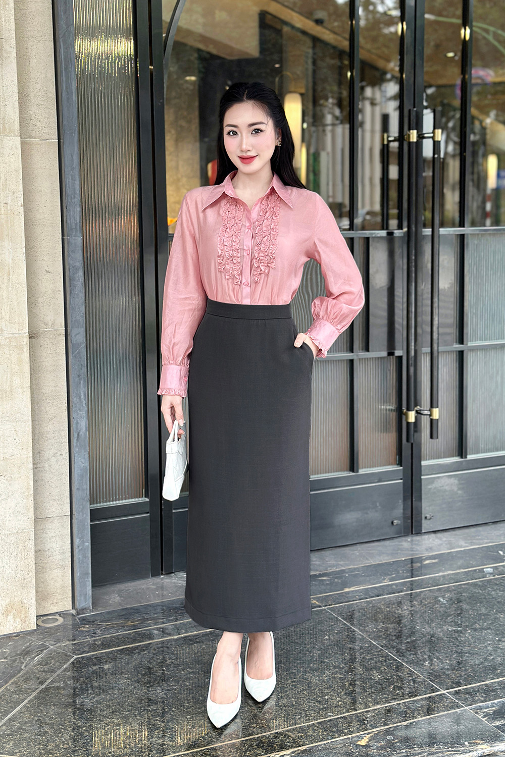 Chân váy suông ôm dáng dài màu xám