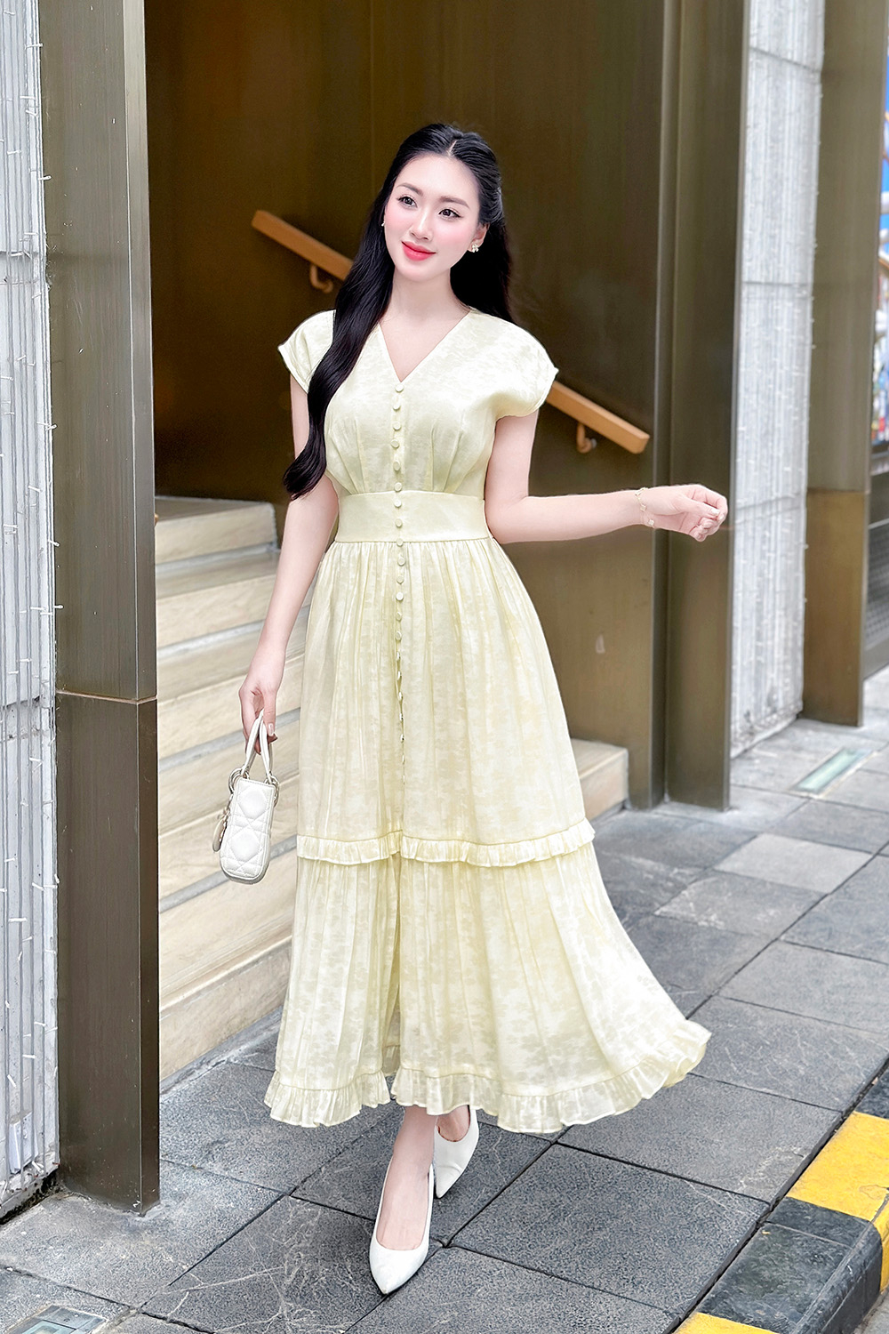 Đầm xòe dáng dài viền bèo phối nút