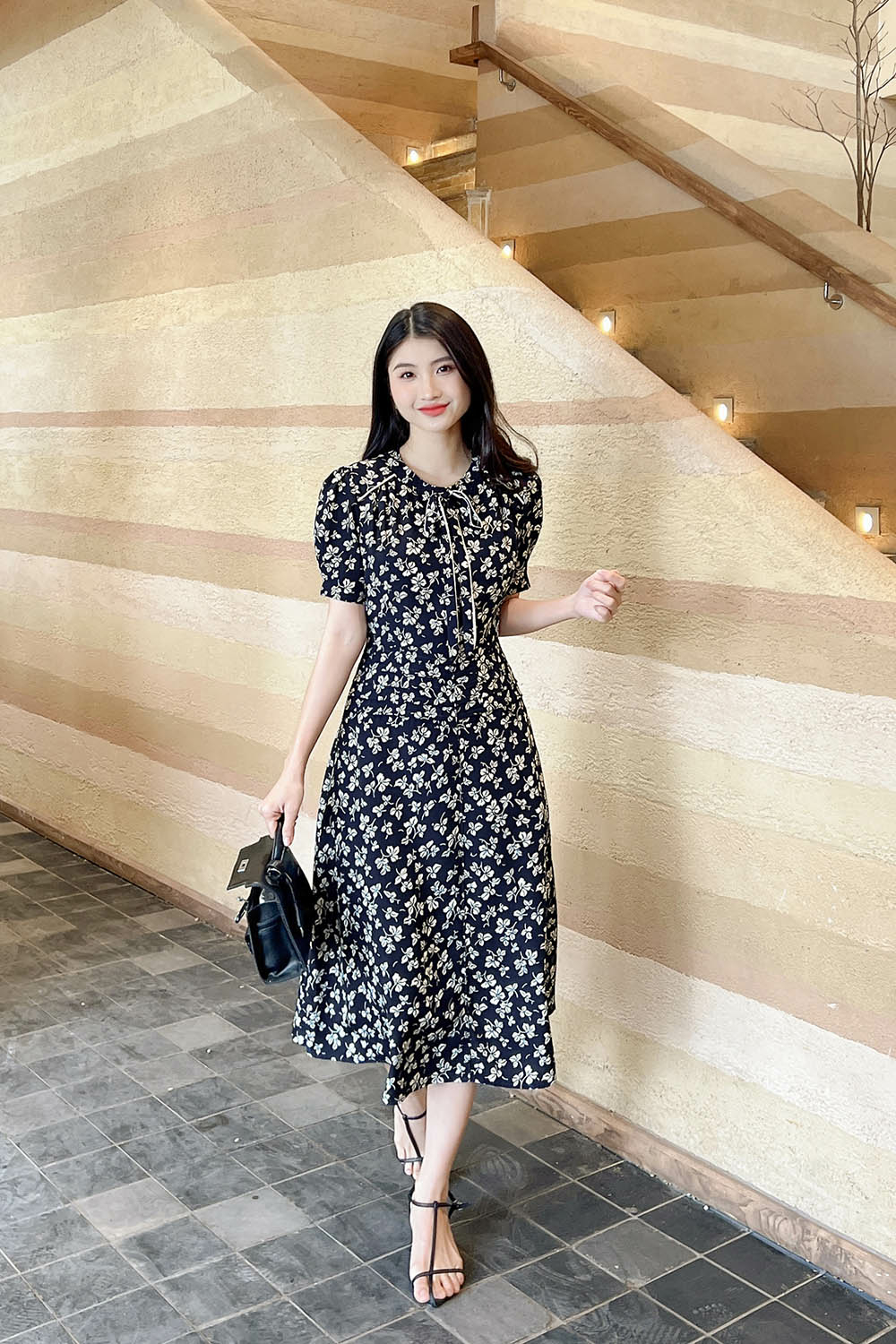 Đầm hoa dáng xòe nhấn eo cổ phối nơ