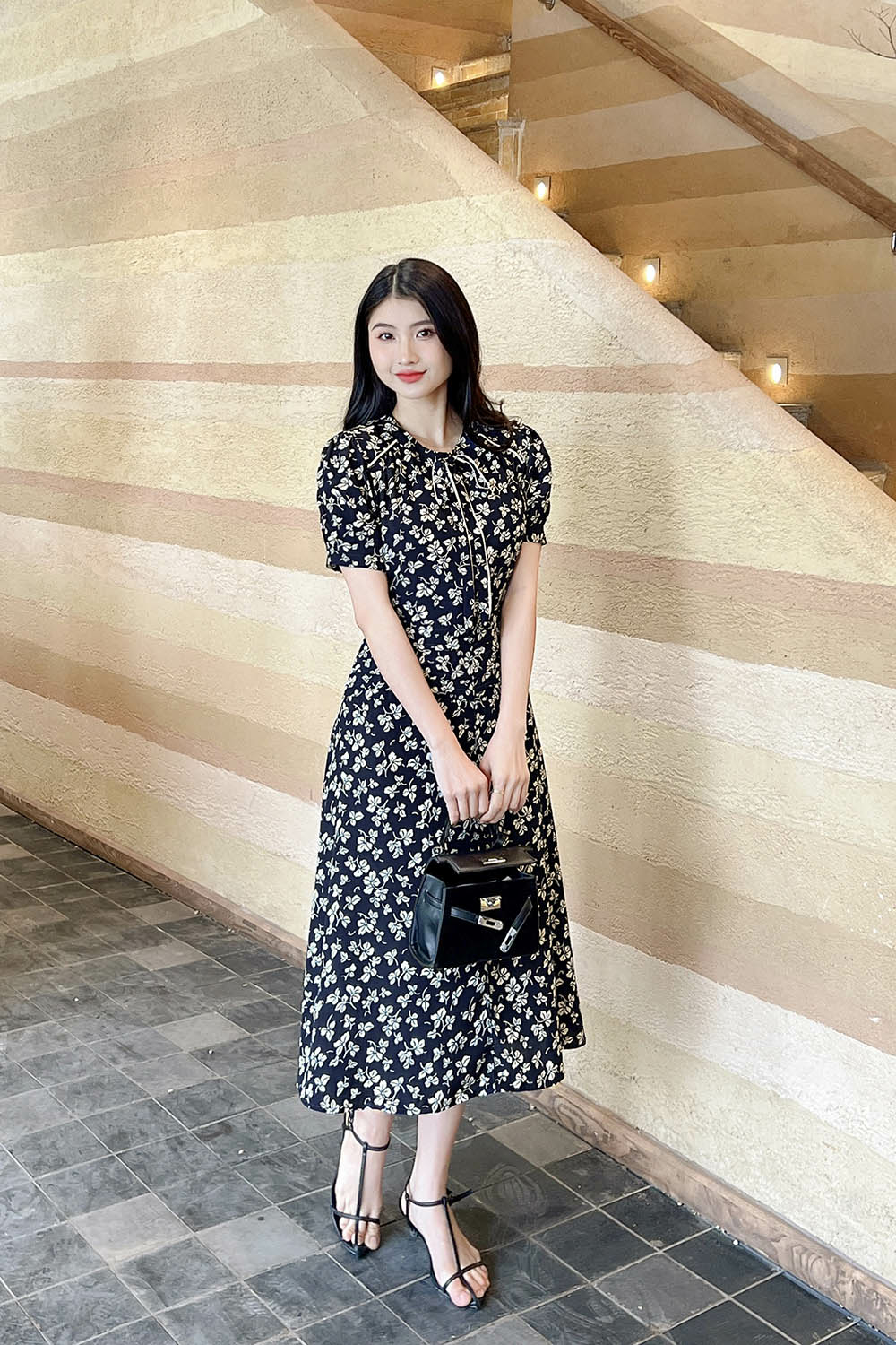 Đầm hoa dáng xòe nhấn eo cổ phối nơ