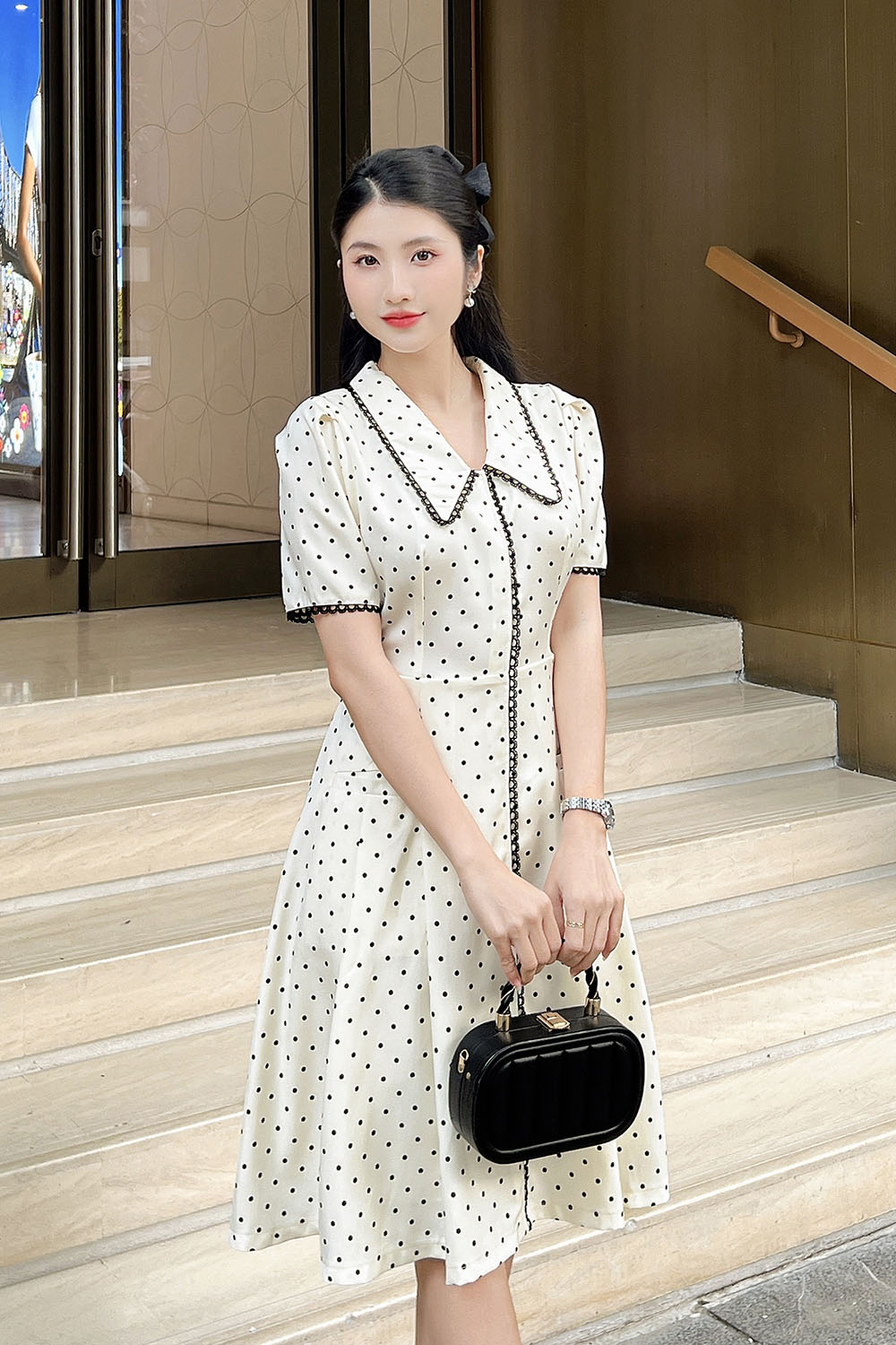 Đầm chữ A màu trắng họa tiết chấm bi