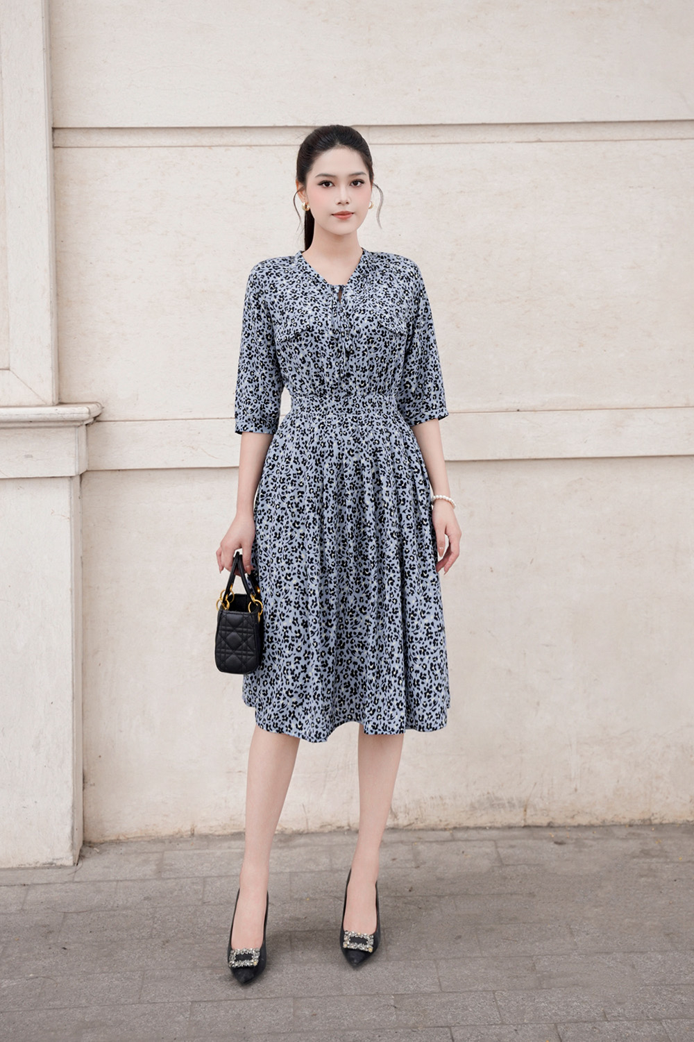 Đầm xòe hoa nhí nhấn eo cổ phối nơ