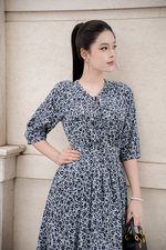 Đầm xòe hoa nhí nhấn eo cổ phối nơ