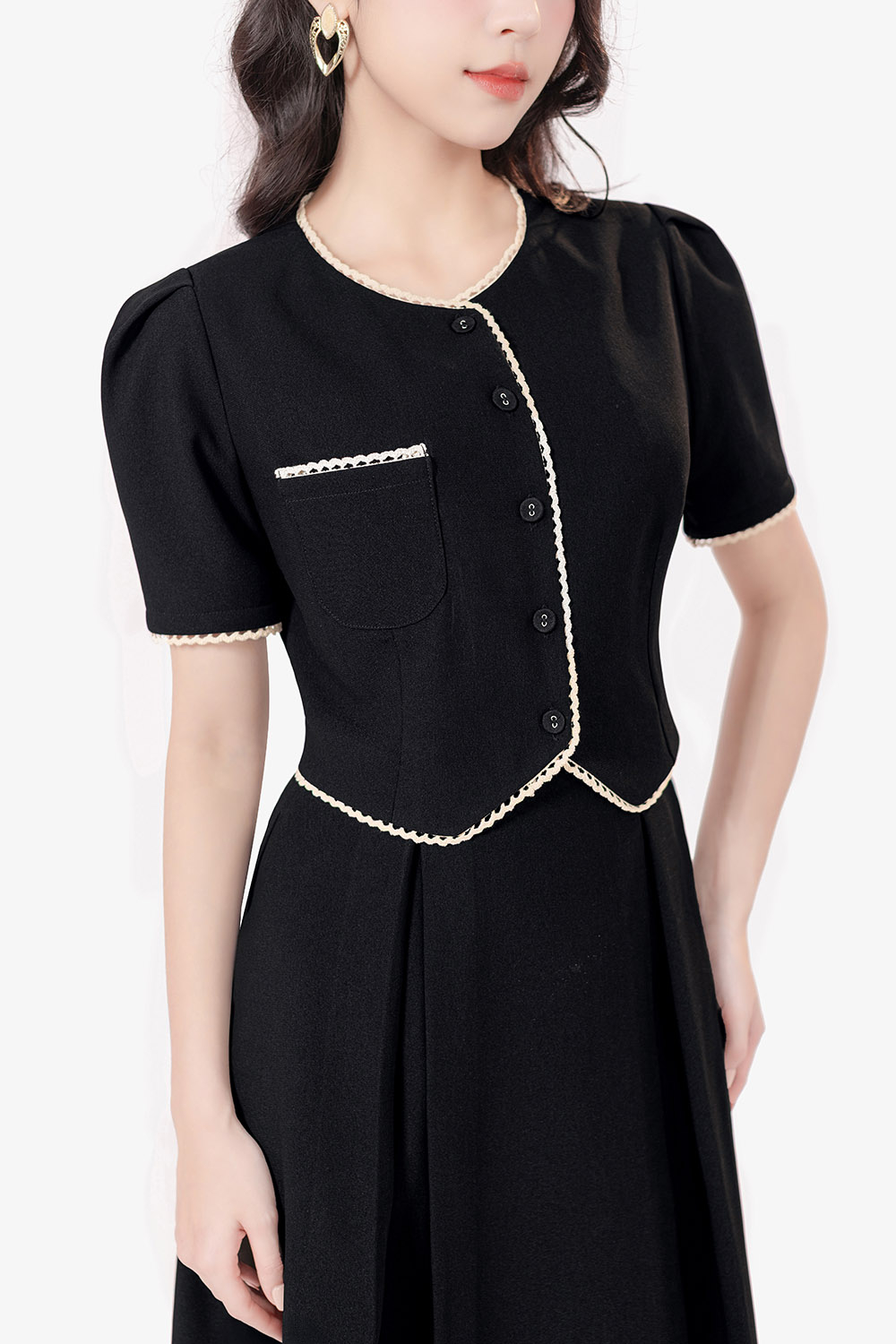 Áo kiểu công sở nữ màu đen viền ren