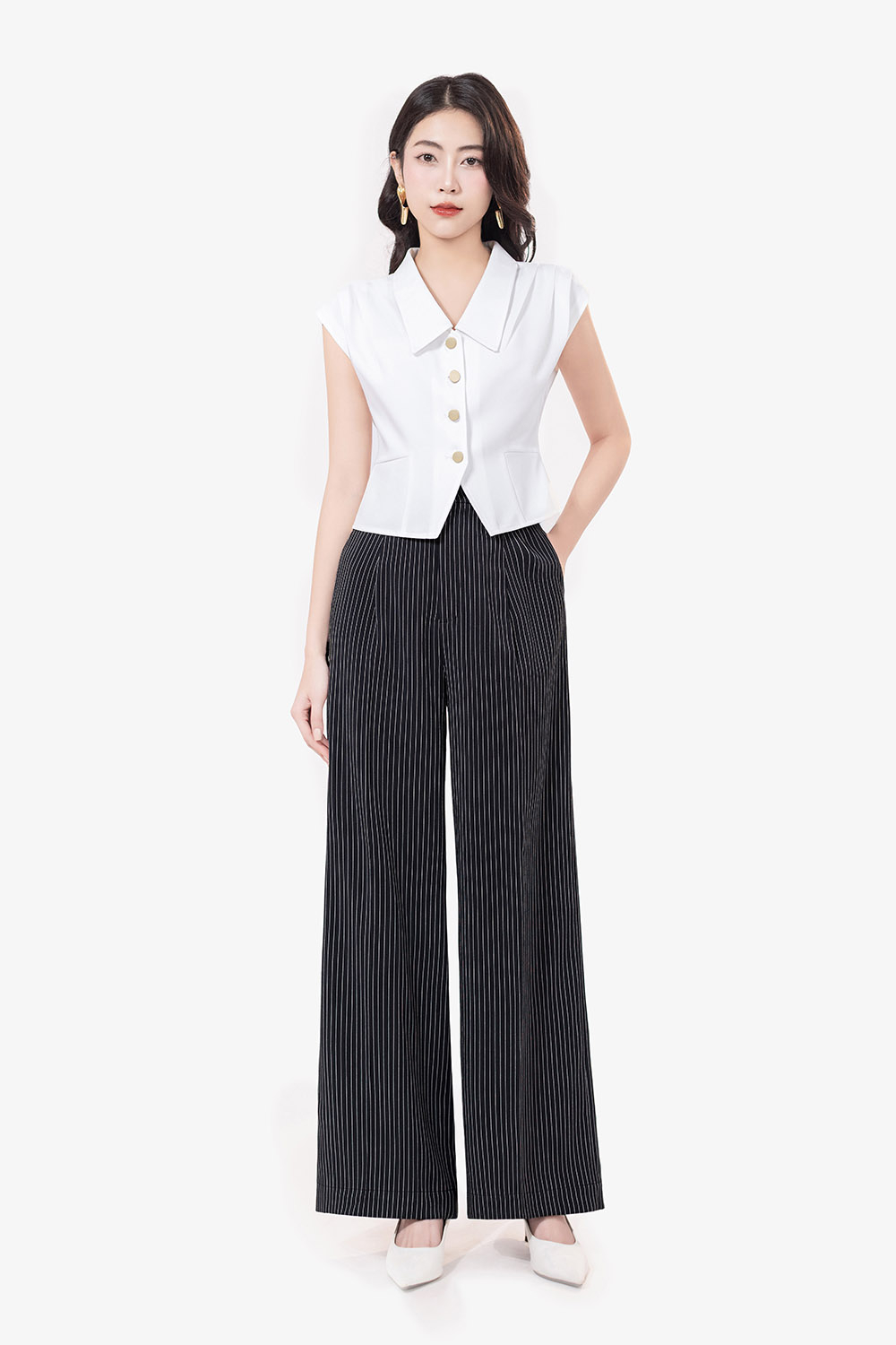 Áo kiểu công sở màu trắng xếp ly vai