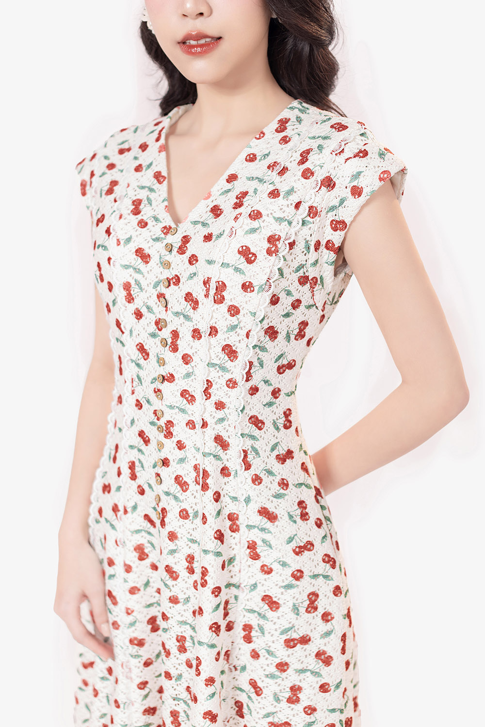 Đầm trắng họa tiết dáng chữ A phối nút