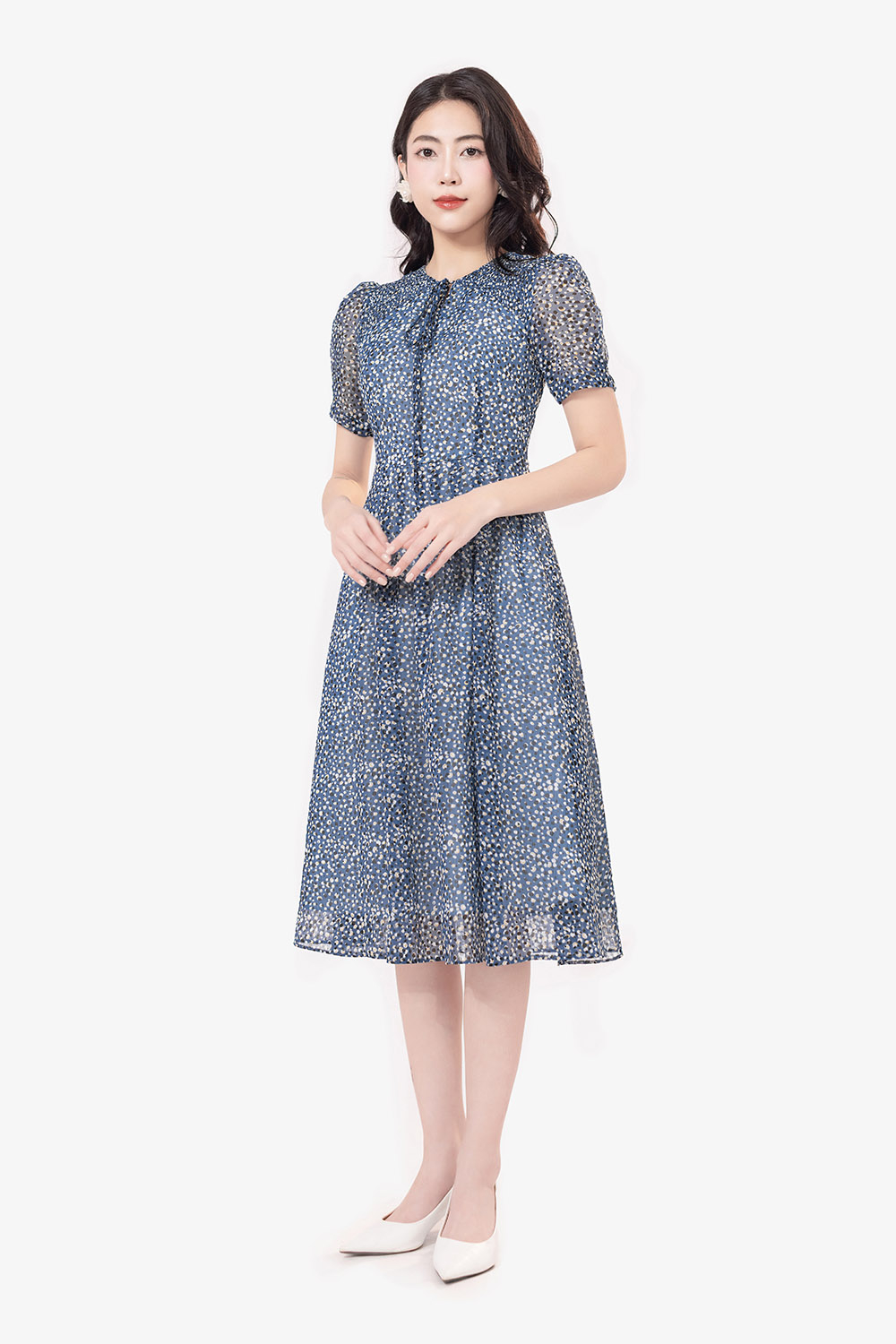 Đầm xòe họa tiết chấm bi cổ phối nơ