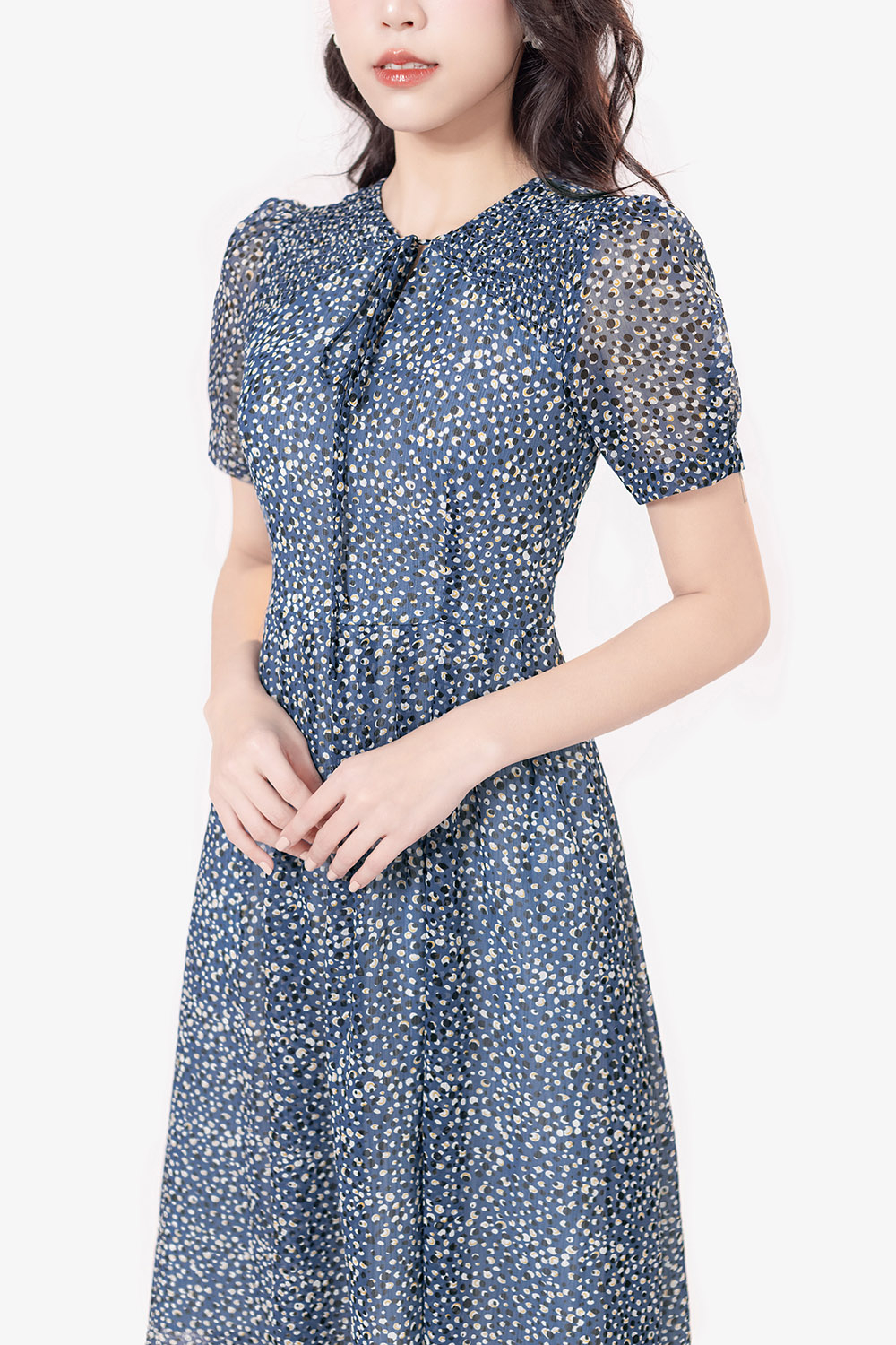 Đầm xòe họa tiết chấm bi cổ phối nơ