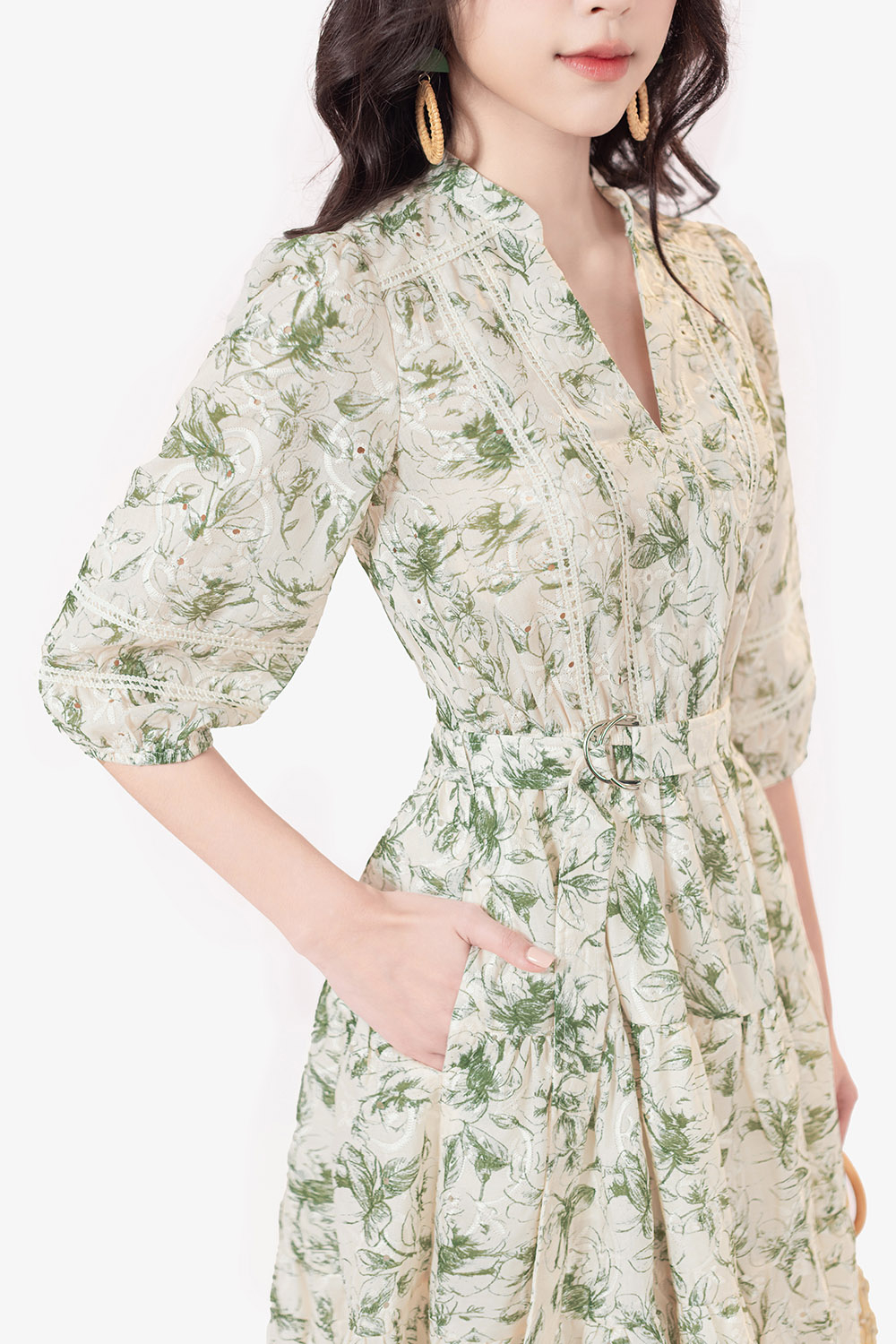 Đầm họa tiết dáng xòe chất xô thêu