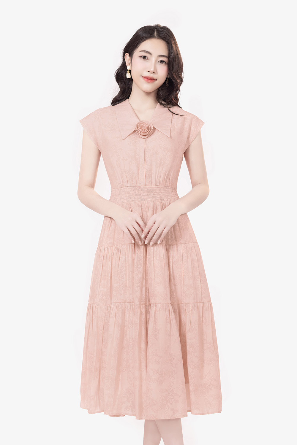 Đầm hồng xòe dài cổ sơ mi đính hoa