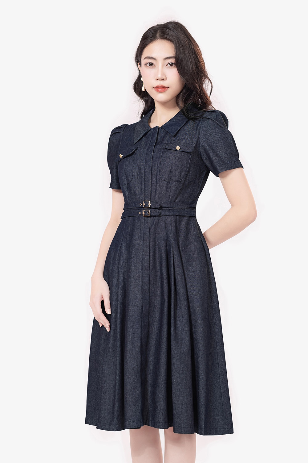 Đầm denim dáng xòe nhấn eo