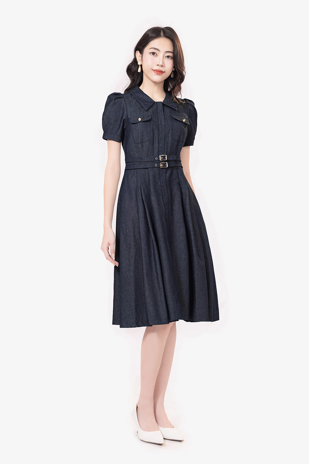 Đầm denim dáng xòe nhấn eo