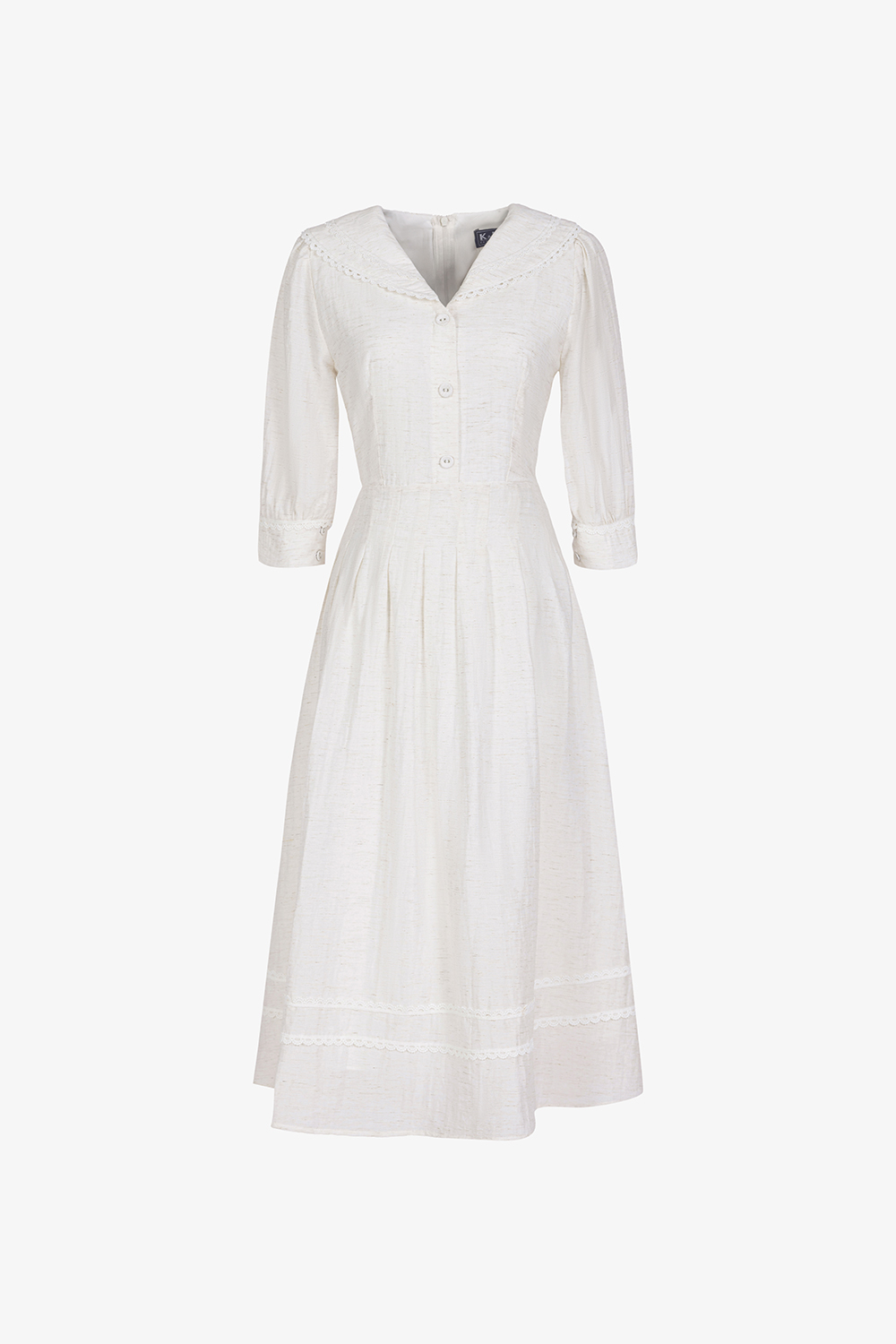 Đầm trắng dáng xòe dài tay lỡ