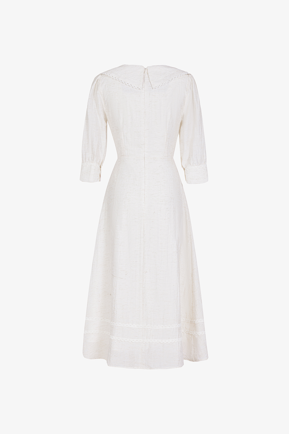 Đầm trắng dáng xòe dài tay lỡ