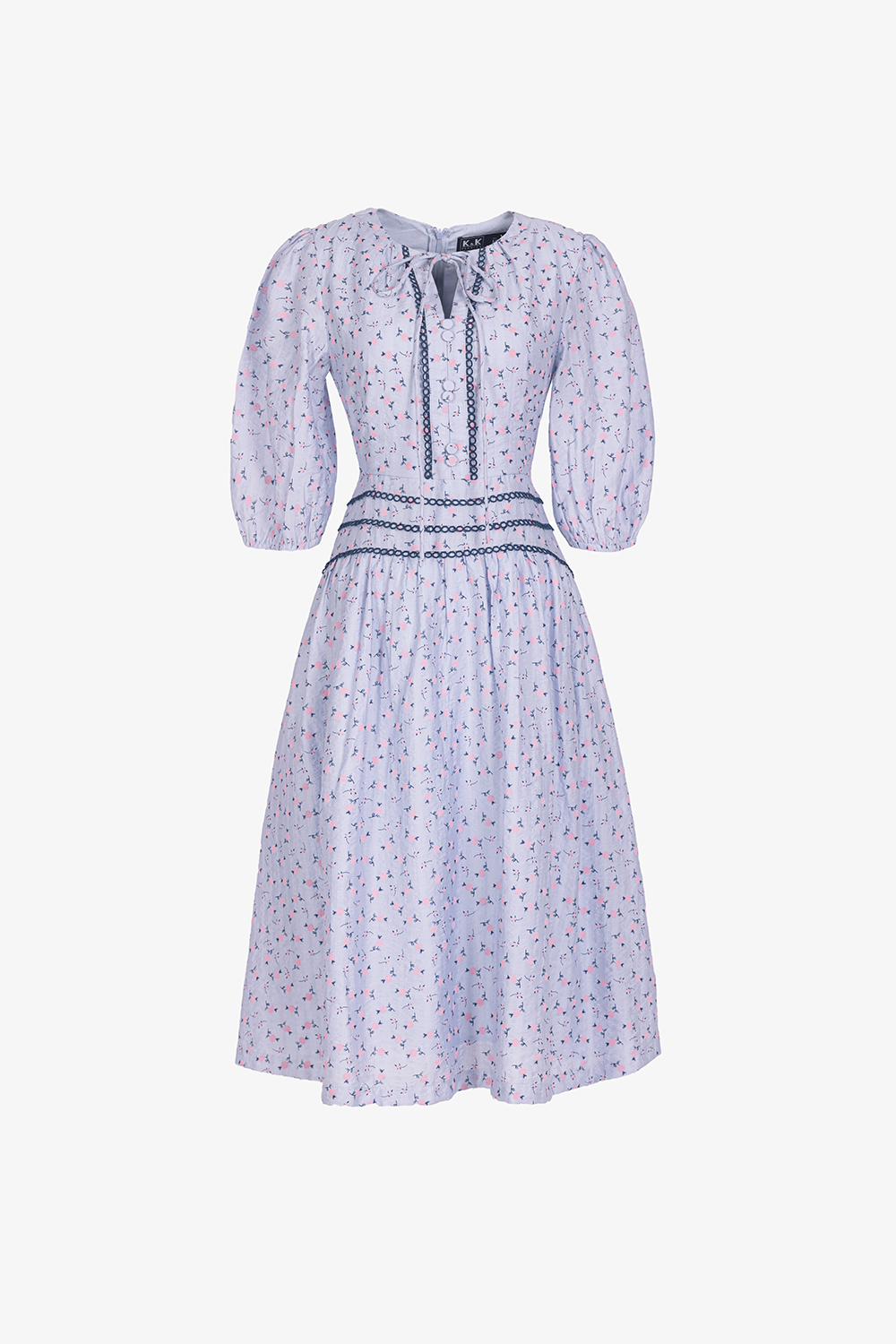 Đầm xòe hoa nhấn eo viền đăng ten