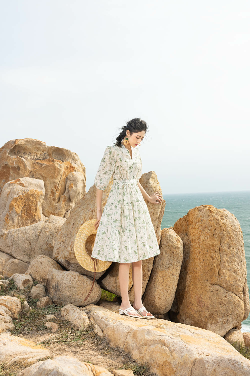 Đầm họa tiết dáng xòe chất xô thêu