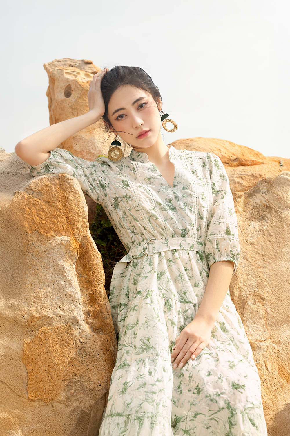 Đầm họa tiết dáng xòe chất xô thêu