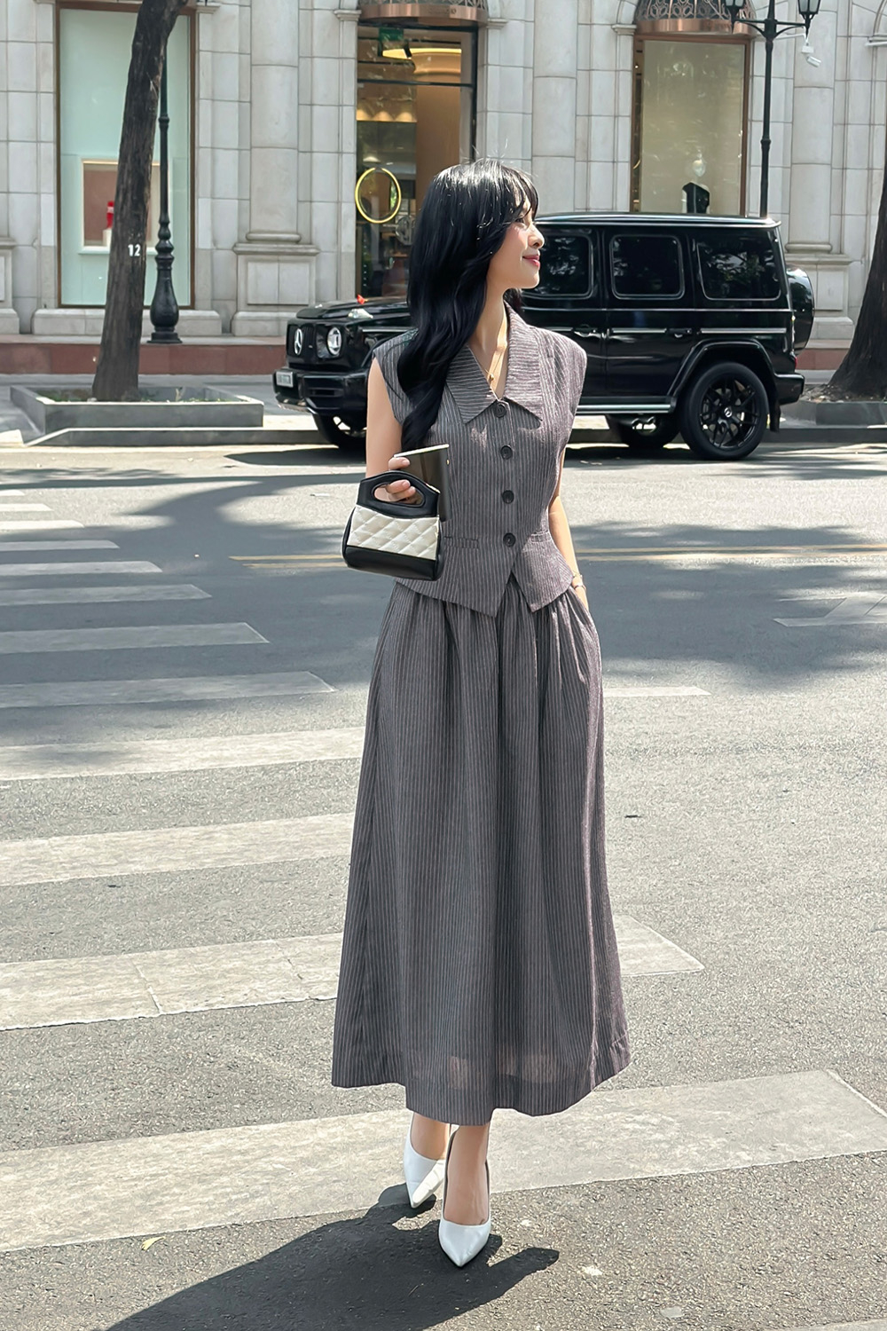 Chân váy linen dáng xòe họa tiết kẻ sọc