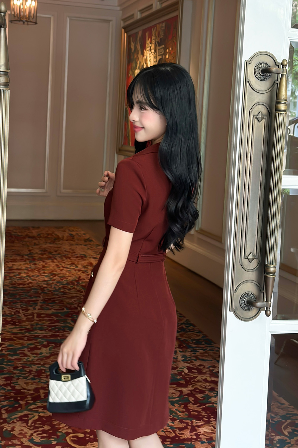 Đầm đỏ dáng chữ A kèm thắt lưng