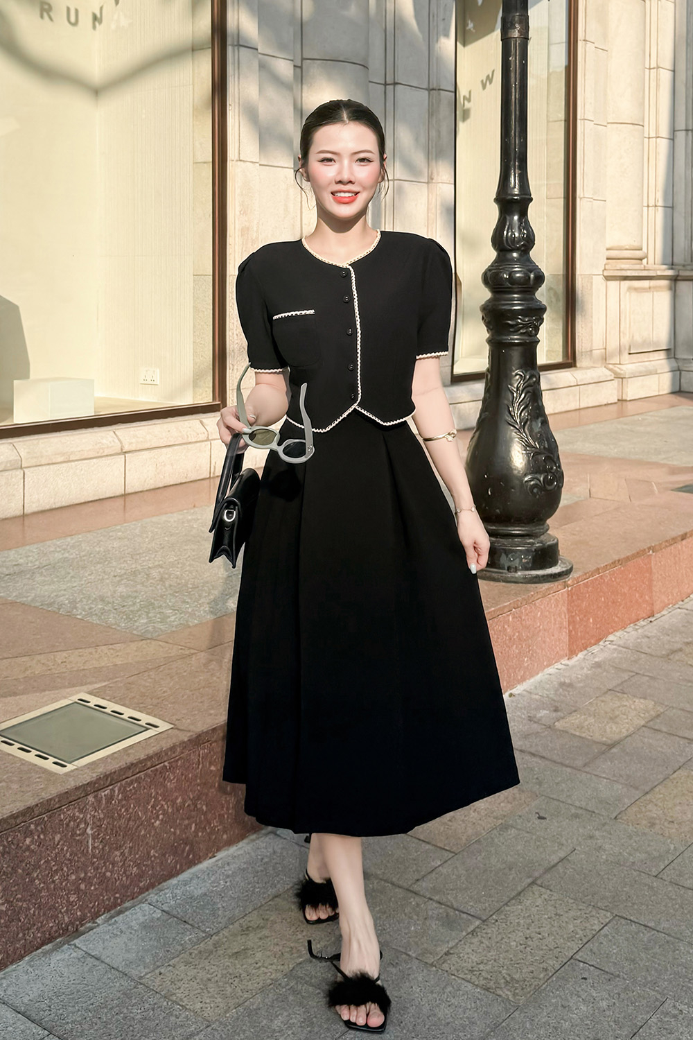 Áo kiểu công sở nữ màu đen viền ren