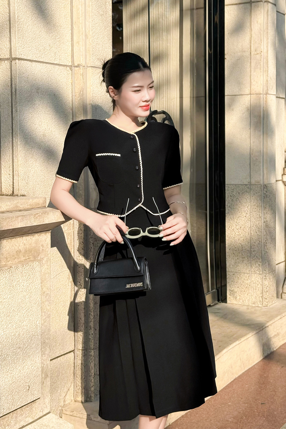 Áo kiểu công sở nữ màu đen viền ren