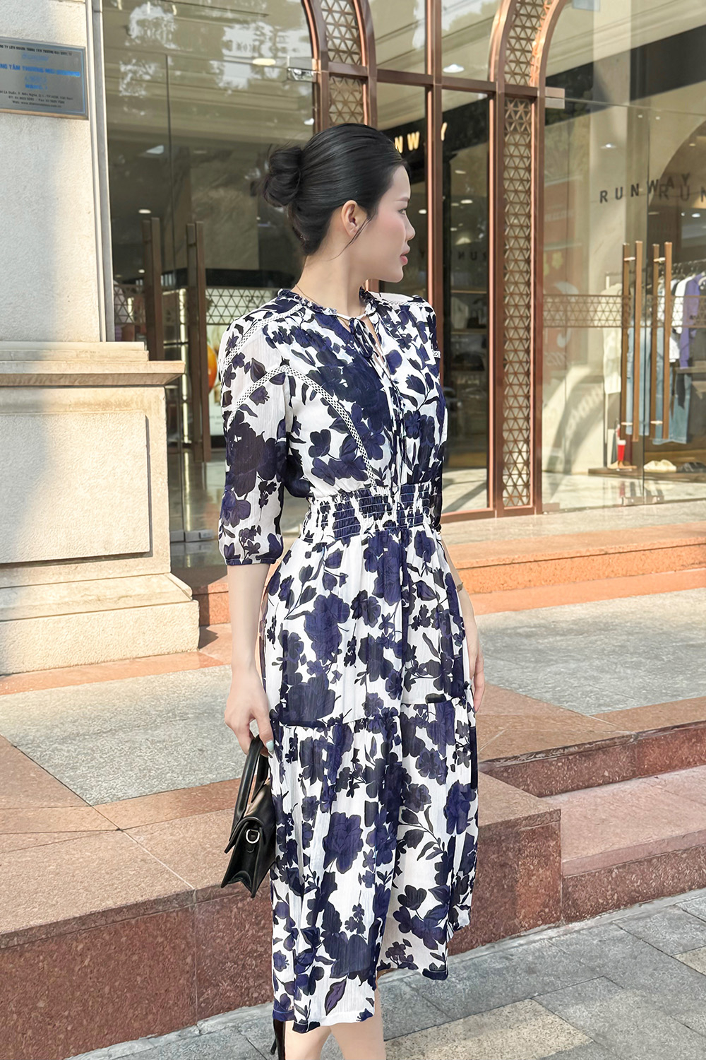 Đầm họa tiết dáng xòe đuôi cá tay lỡ