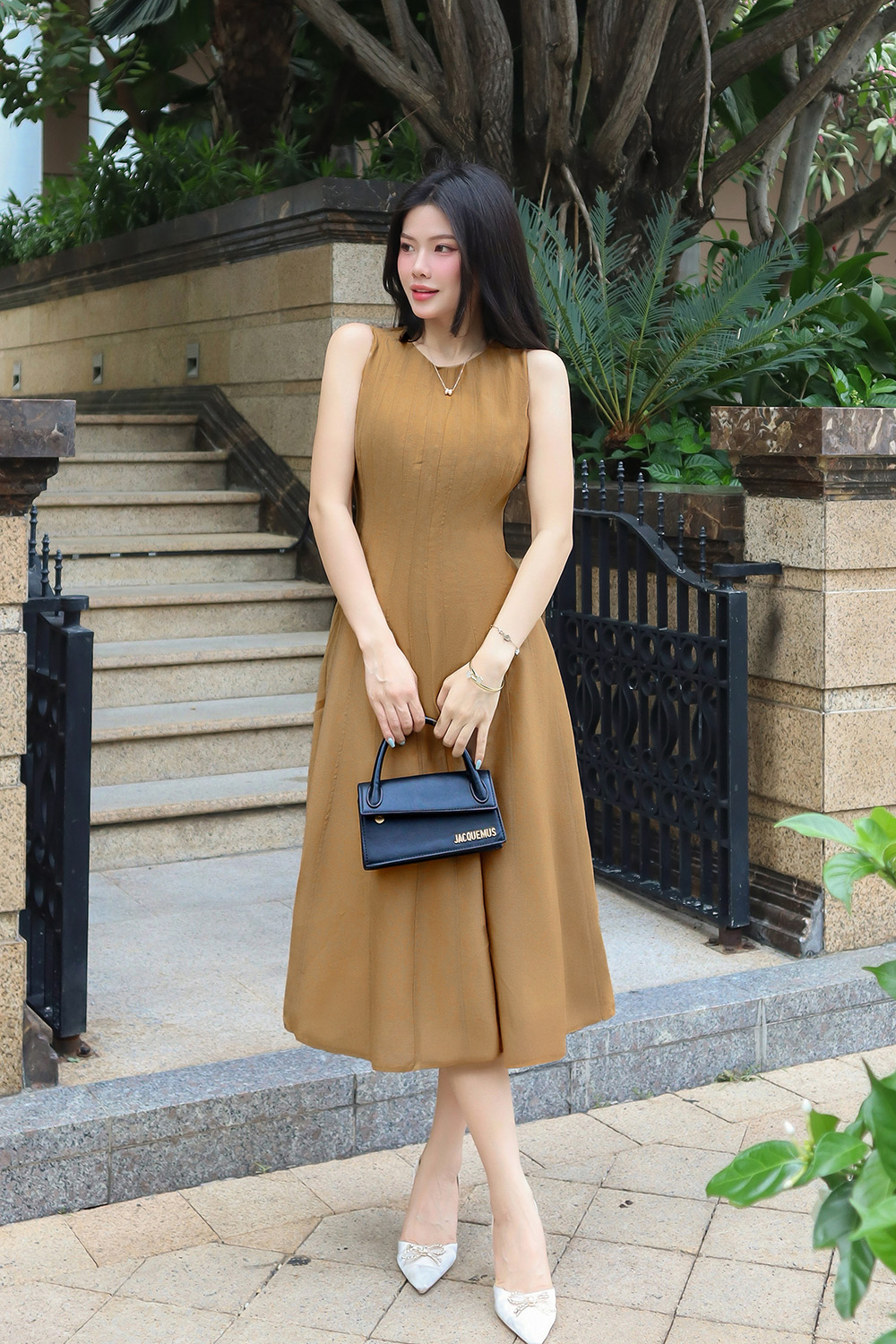 Đầm xòe dáng dài sát nách