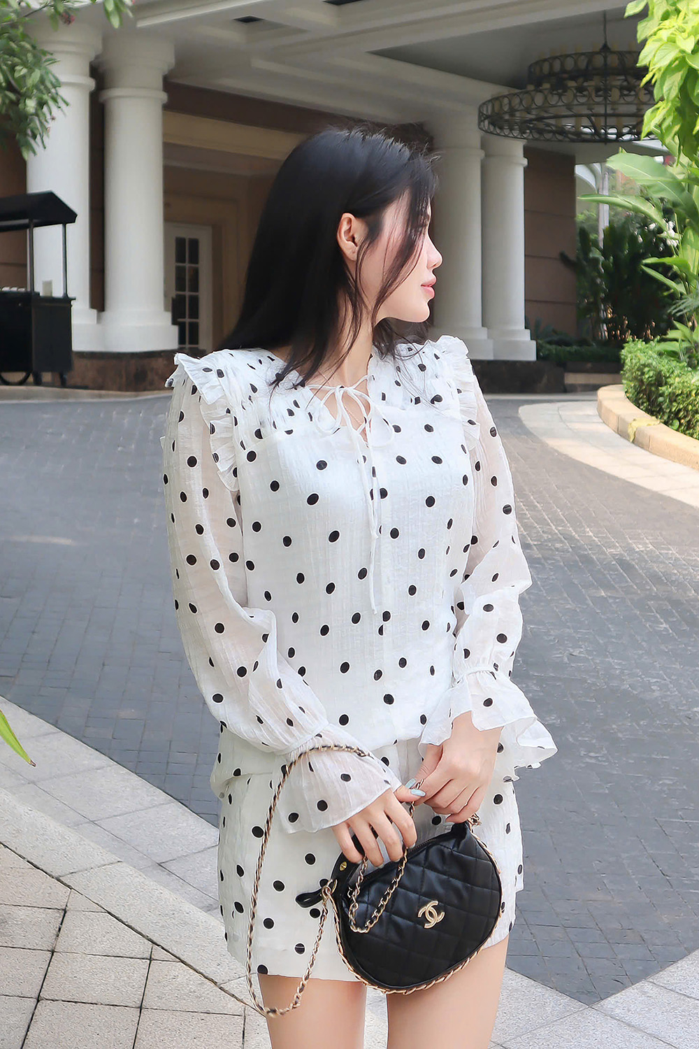 Set áo kiểu nữ và quần short chấm bi