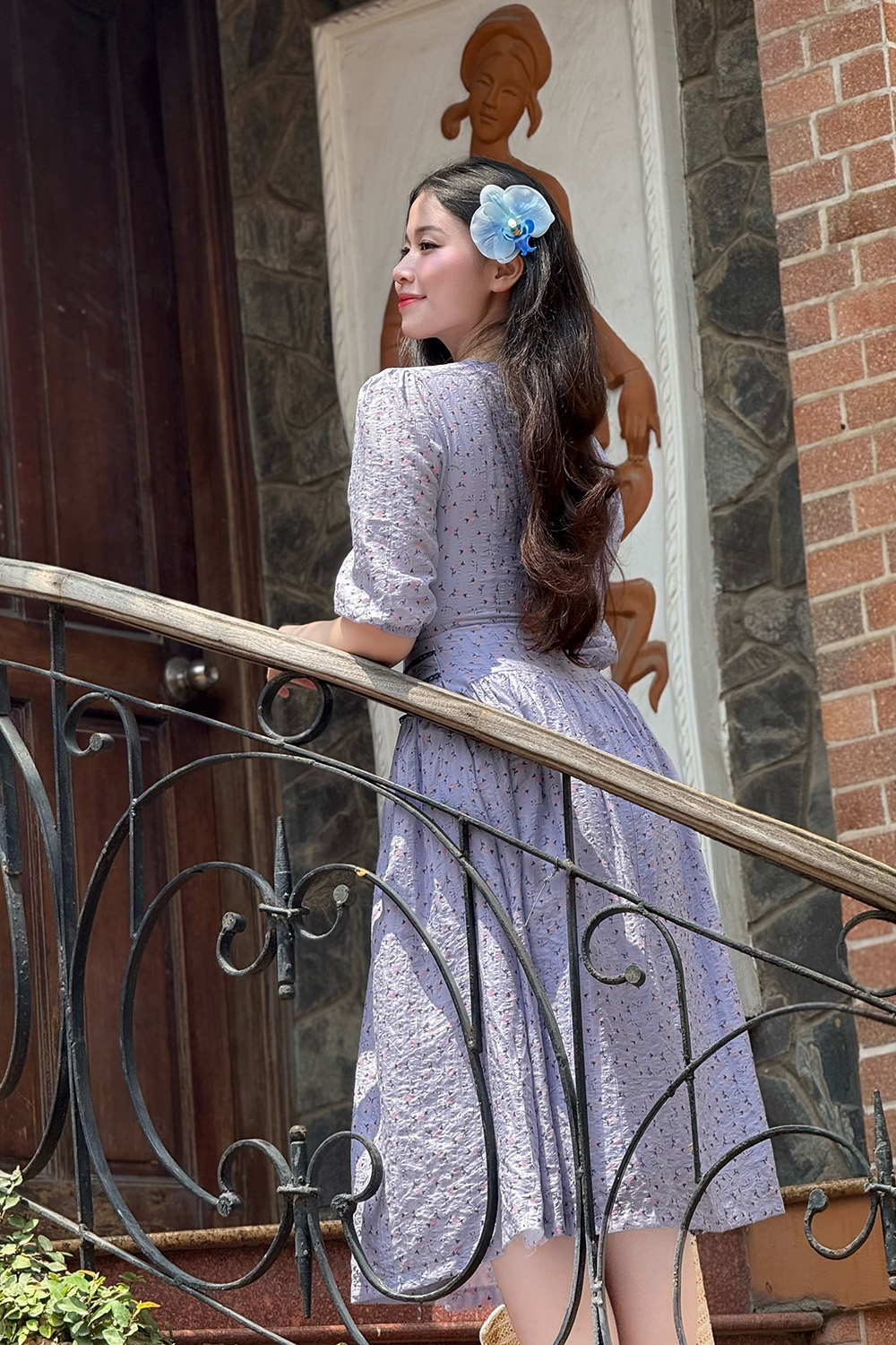 Đầm xòe hoa nhấn eo viền đăng ten