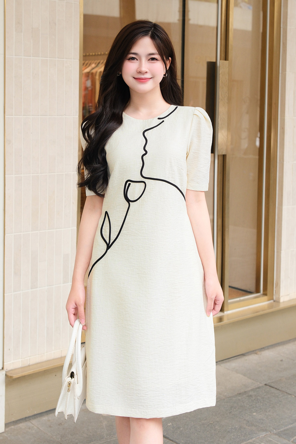 Đầm trắng suông chữ A công sở đính hoa đen