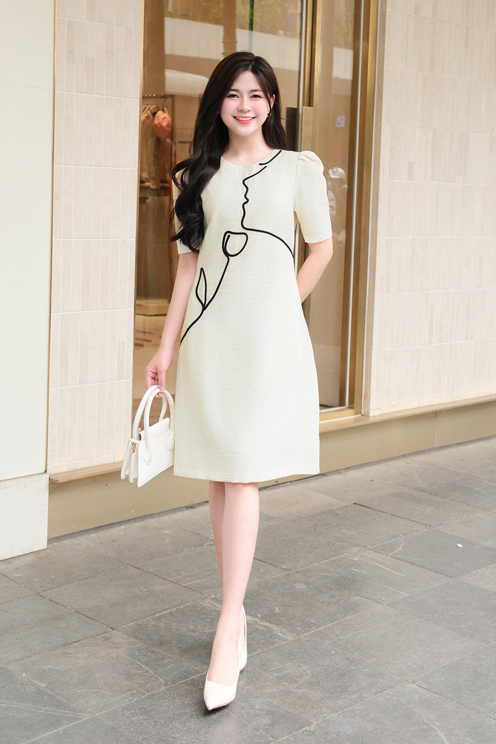 Đầm trắng suông chữ A công sở đính hoa đen