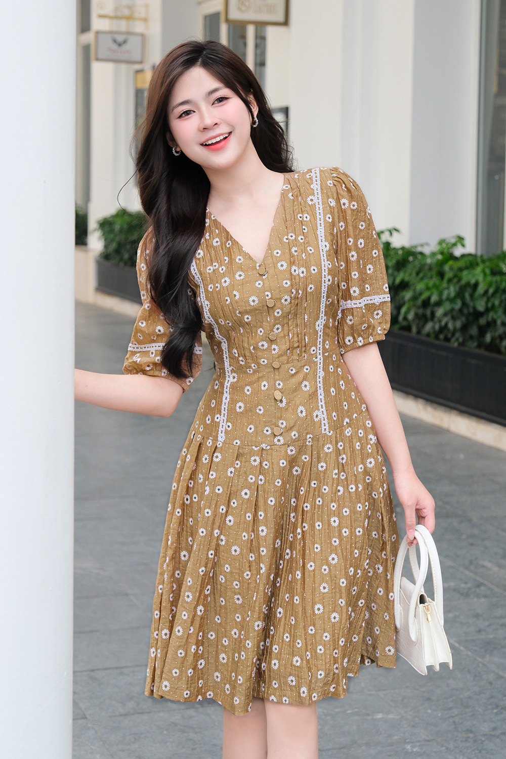 Đầm xòe hoa nhí viền đăng ten